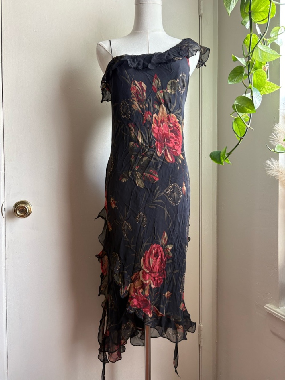 Vintage Black Floral One-Shoulder Dress with Red Roses